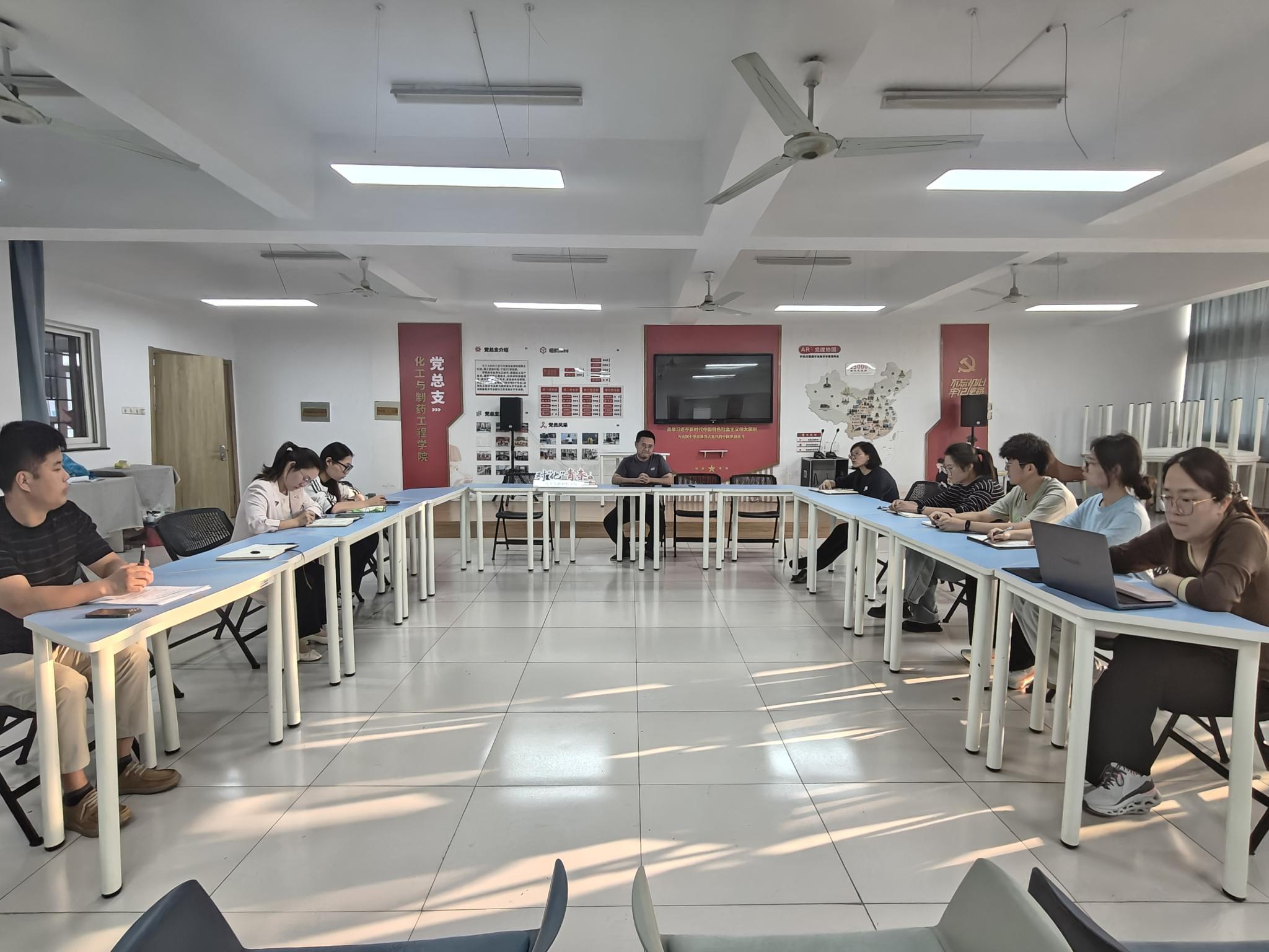 明晰任务强担当 精细管理育新人 ——​BETWAY必威召开辅导员工作例会